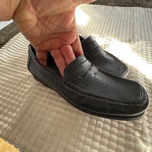 NEW - MWT - Rockport Navy soft Leather penny Loafers - size 6.5